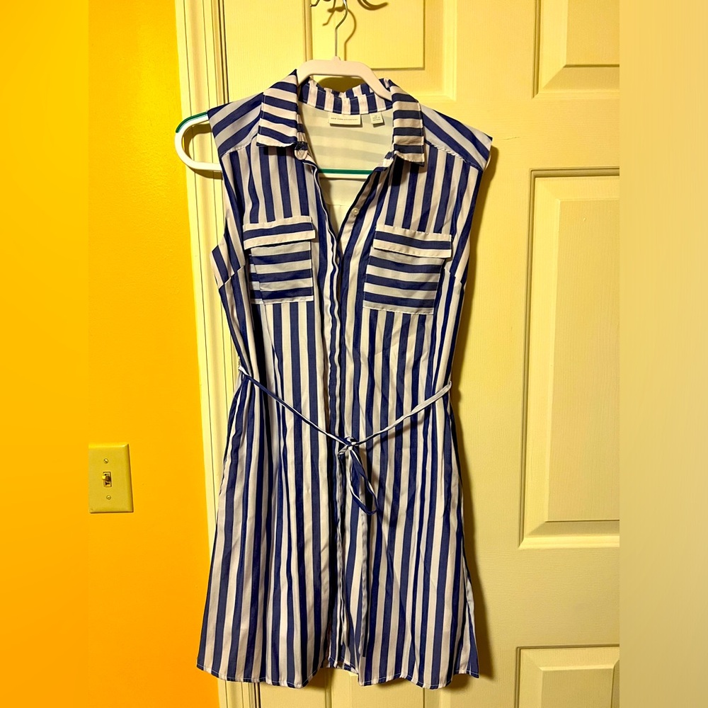 New York and Company shirt dress with pockets. Soft cotton. Great for summer.